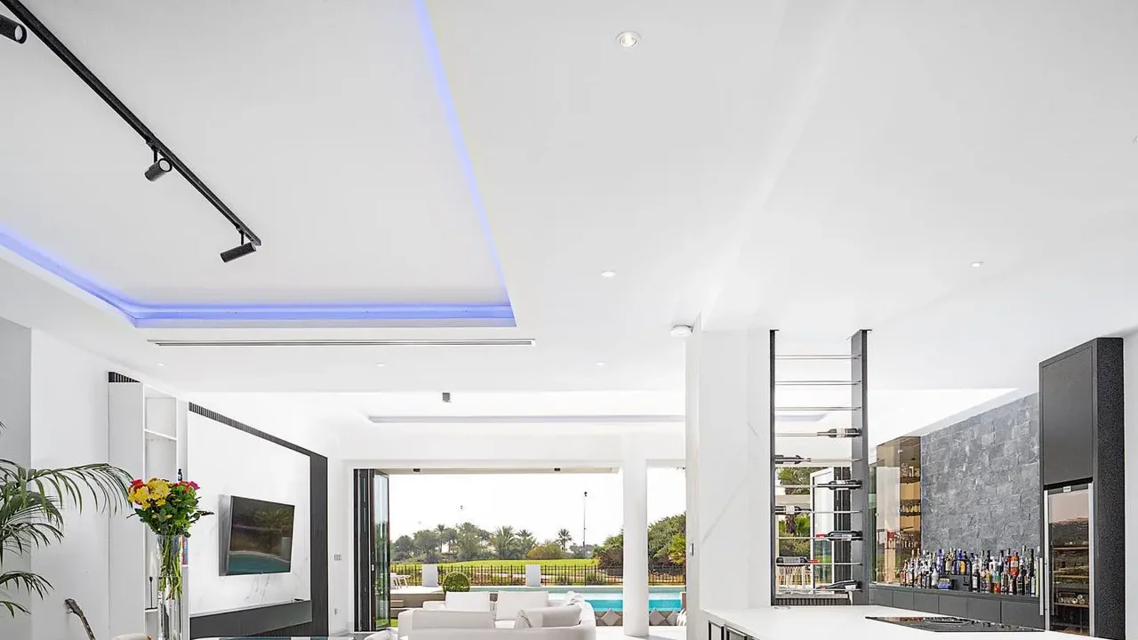 مسبح في إكسبو سيتي، دبي — First Unicorn Interiors