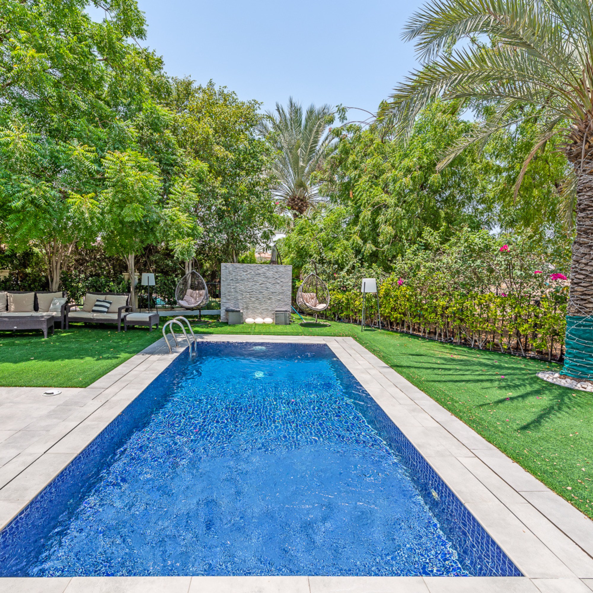 villa contracting companies in dubai detail — premium materials